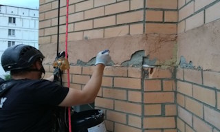 Обследование фасада здания в Балтийске в октябре
